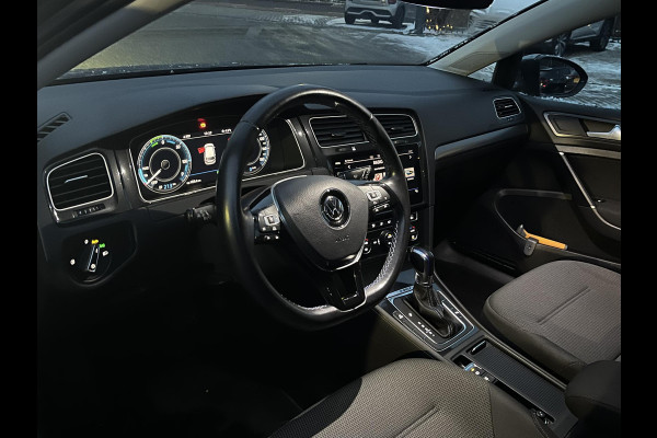 Volkswagen e-Golf e-Golf SOH 91% | Warmtepomp | Origineel NL (NAP) | Virtual Dashboard | Camera | Adaptieve Cruise Control | Keurig Onderhouden | Rijklaar Geleverd!  12 Mnd BOVAG garantie |