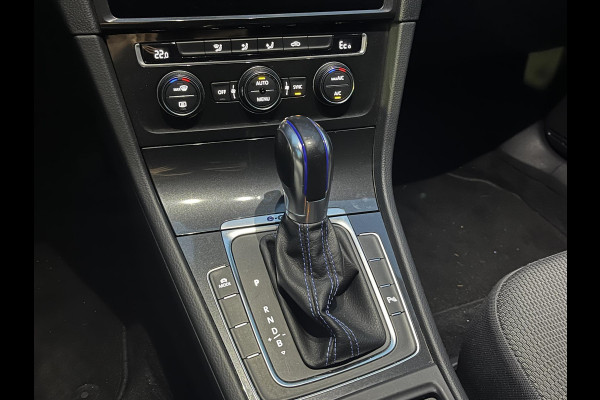 Volkswagen e-Golf e-Golf SOH 91% | Warmtepomp | Origineel NL (NAP) | Virtual Dashboard | Camera | Adaptieve Cruise Control | Keurig Onderhouden | Rijklaar Geleverd!  12 Mnd BOVAG garantie |