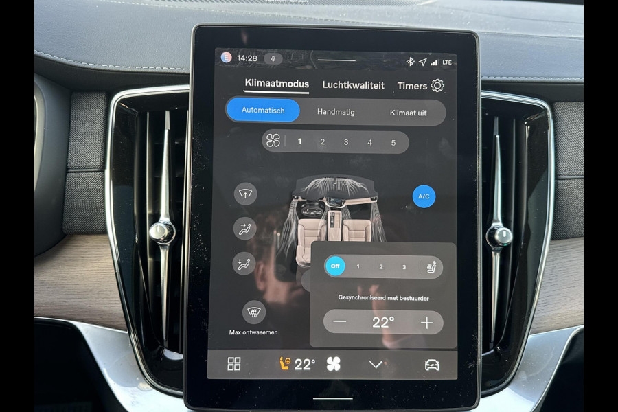 Volvo XC90 2.0 T8 Plug-in hybrid AWD Plus Dark 7-Persoons | Nieuwe Auto (1.000 km) | Vol Opties | Head-Up | Winterpakket | Harman & Kardon | Panoramadak | Memory Stoelen | Matrix-LED | 360 Camera | Rijklaar met Volledige Volvo Fabrieksgarantie