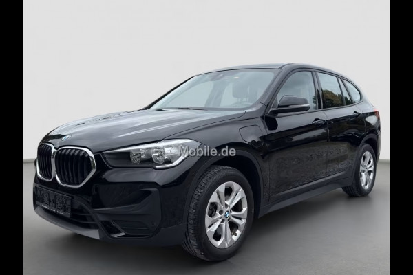 BMW X1 xDrive25e ** NAVI+, KEYLESS, STANDK, CAMERA, SPIEGELPACK, STOELVERW ** 1e EIG - UNFALLFREI - VOL. BMW ONDERH ** ** INFORMEER OOK NAAR ONZE AANTREKKELIJKE FINANCIAL-LEASE TARIEVEN **