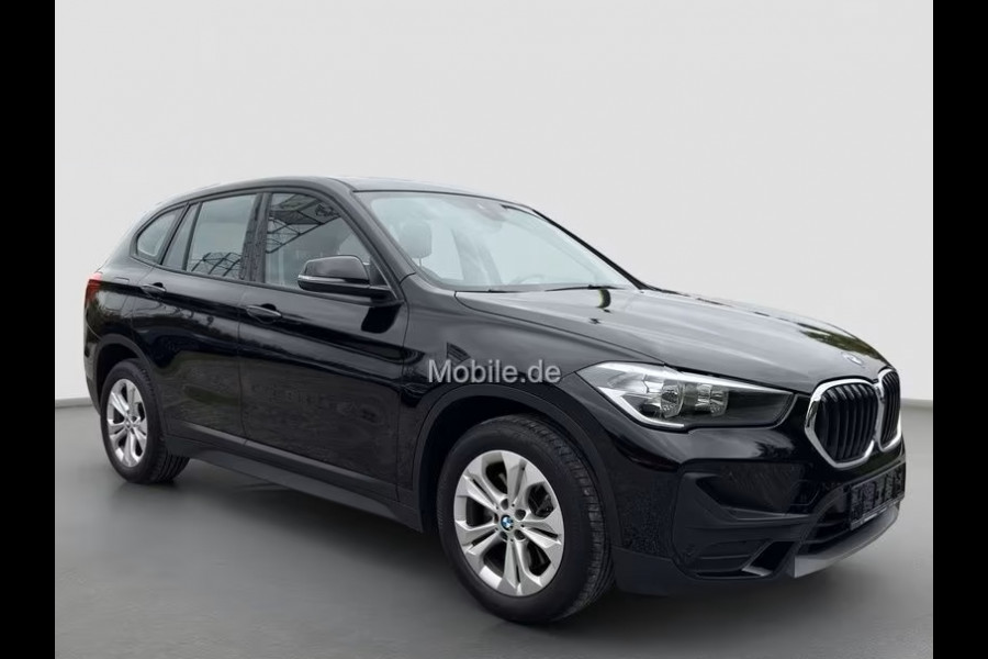 BMW X1 xDrive25e ** NAVI+, KEYLESS, STANDK, CAMERA, SPIEGELPACK, STOELVERW ** 1e EIG - UNFALLFREI - VOL. BMW ONDERH ** ** INFORMEER OOK NAAR ONZE AANTREKKELIJKE FINANCIAL-LEASE TARIEVEN **