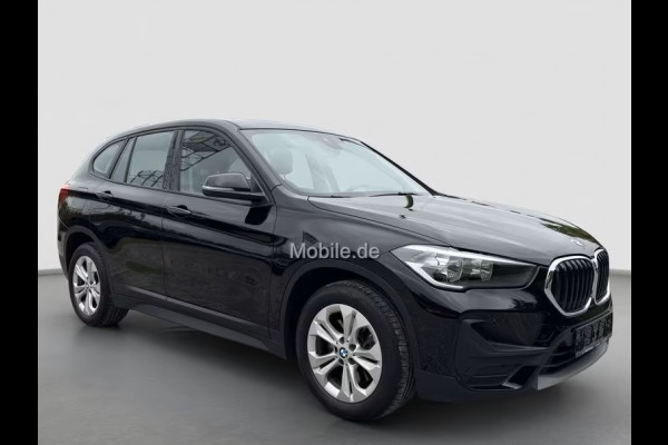 BMW X1 xDrive25e ** NAVI+, KEYLESS, STANDK, CAMERA, SPIEGELPACK, STOELVERW ** 1e EIG - UNFALLFREI - VOL. BMW ONDERH ** ** INFORMEER OOK NAAR ONZE AANTREKKELIJKE FINANCIAL-LEASE TARIEVEN **