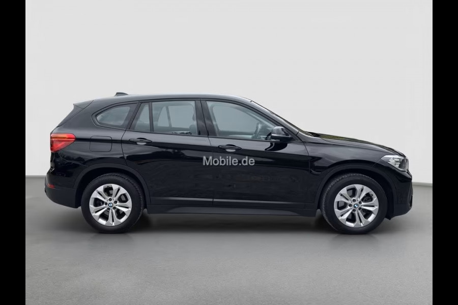 BMW X1 xDrive25e ** NAVI+, KEYLESS, STANDK, CAMERA, SPIEGELPACK, STOELVERW ** 1e EIG - UNFALLFREI - VOL. BMW ONDERH ** ** INFORMEER OOK NAAR ONZE AANTREKKELIJKE FINANCIAL-LEASE TARIEVEN **