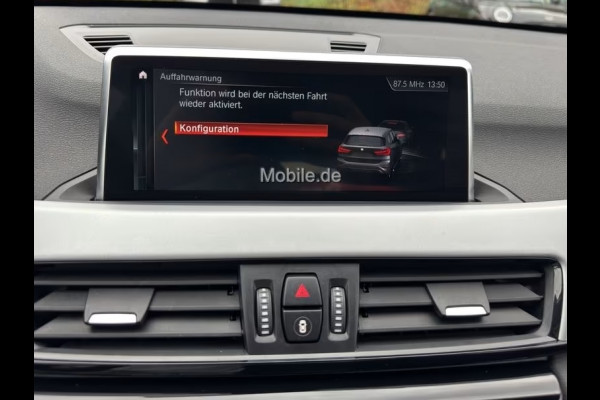 BMW X1 xDrive25e ** NAVI+, KEYLESS, STANDK, CAMERA, SPIEGELPACK, STOELVERW ** 1e EIG - UNFALLFREI - VOL. BMW ONDERH ** ** INFORMEER OOK NAAR ONZE AANTREKKELIJKE FINANCIAL-LEASE TARIEVEN **