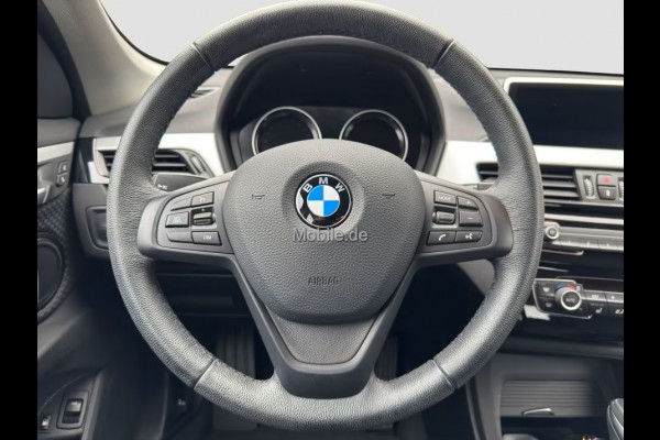 BMW X1 xDrive25e ** NAVI+, KEYLESS, STANDK, CAMERA, SPIEGELPACK, STOELVERW ** 1e EIG - UNFALLFREI - VOL. BMW ONDERH ** ** INFORMEER OOK NAAR ONZE AANTREKKELIJKE FINANCIAL-LEASE TARIEVEN **