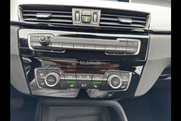 BMW X1 xDrive25e ** NAVI+, KEYLESS, STANDK, CAMERA, SPIEGELPACK, STOELVERW ** 1e EIG - UNFALLFREI - VOL. BMW ONDERH ** ** INFORMEER OOK NAAR ONZE AANTREKKELIJKE FINANCIAL-LEASE TARIEVEN **