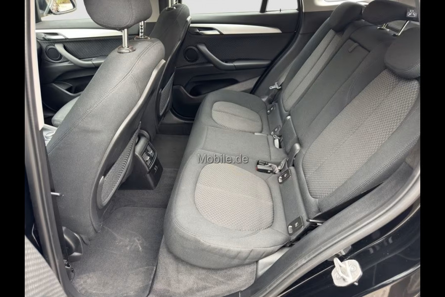 BMW X1 xDrive25e ** NAVI+, KEYLESS, STANDK, CAMERA, SPIEGELPACK, STOELVERW ** 1e EIG - UNFALLFREI - VOL. BMW ONDERH ** ** INFORMEER OOK NAAR ONZE AANTREKKELIJKE FINANCIAL-LEASE TARIEVEN **