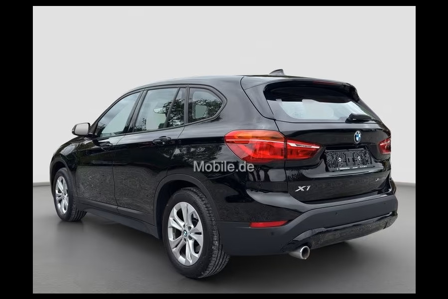 BMW X1 xDrive25e ** NAVI+, KEYLESS, STANDK, CAMERA, SPIEGELPACK, STOELVERW ** 1e EIG - UNFALLFREI - VOL. BMW ONDERH ** ** INFORMEER OOK NAAR ONZE AANTREKKELIJKE FINANCIAL-LEASE TARIEVEN **