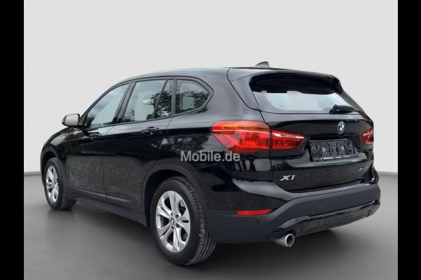 BMW X1 xDrive25e ** NAVI+, KEYLESS, STANDK, CAMERA, SPIEGELPACK, STOELVERW ** 1e EIG - UNFALLFREI - VOL. BMW ONDERH ** ** INFORMEER OOK NAAR ONZE AANTREKKELIJKE FINANCIAL-LEASE TARIEVEN **