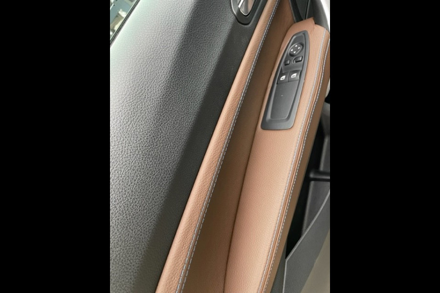 BMW X1 xDrive25e ** NAVI+, KEYLESS, STANDK, CAMERA, SPIEGELPACK, STOELVERW ** 1e EIG - UNFALLFREI - VOL. BMW ONDERH ** ** INFORMEER OOK NAAR ONZE AANTREKKELIJKE FINANCIAL-LEASE TARIEVEN **