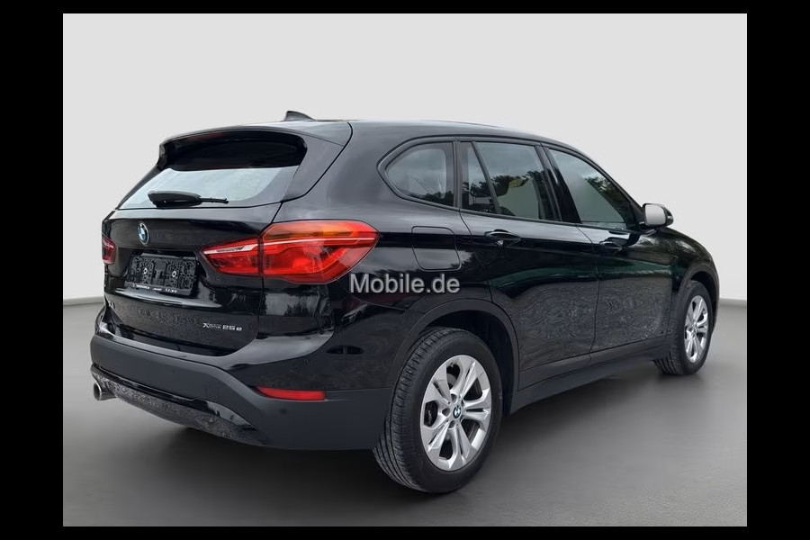 BMW X1 xDrive25e ** NAVI+, KEYLESS, STANDK, CAMERA, SPIEGELPACK, STOELVERW ** 1e EIG - UNFALLFREI - VOL. BMW ONDERH ** ** INFORMEER OOK NAAR ONZE AANTREKKELIJKE FINANCIAL-LEASE TARIEVEN **