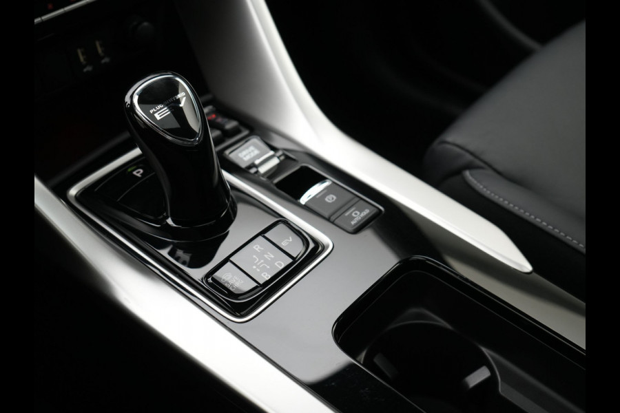 Mitsubishi Eclipse Cross 2.4 Instyle Plug In Hybrid 188pk Dealer O.H. | Trekhaak Afn. | Panodak | Head Up | Adaptive Cruise | 360 Camera | Lederen Sportstoelen & Stuur Verwarmd | Keyless | Blis |