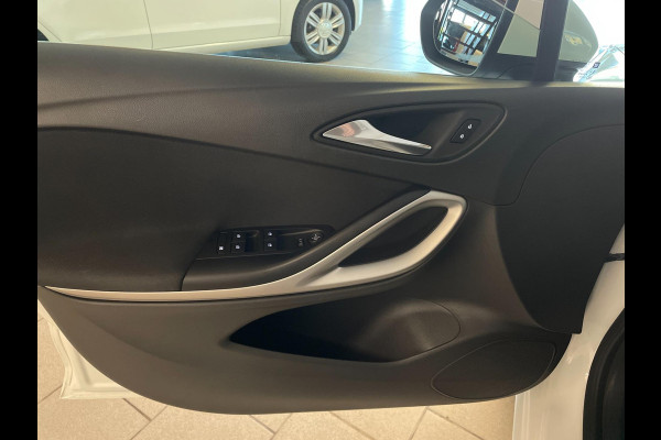 Opel Astra Sports Tourer 1.2 Edition 110PK AIRCO CRUISE NAVI BLUETOOTH PDC CAMERA SPORTVELGEN TREKHAAK LAGE KM ZEER NETTE AUTO