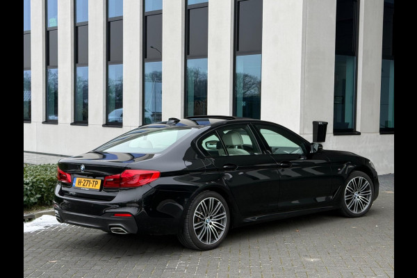 BMW 5 Serie 520i Automaat M sport pakket, vol leder, schuifdak, 1 e eigenaar, dealer onderhouden, NL auto met nap