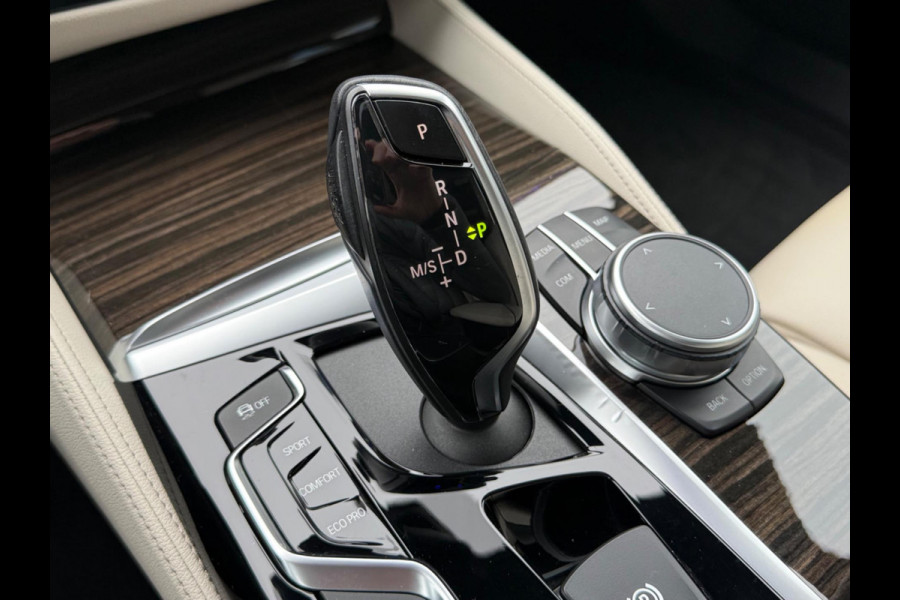 BMW 5 Serie 520i Automaat M sport pakket, vol leder, schuifdak, 1 e eigenaar, dealer onderhouden, NL auto met nap