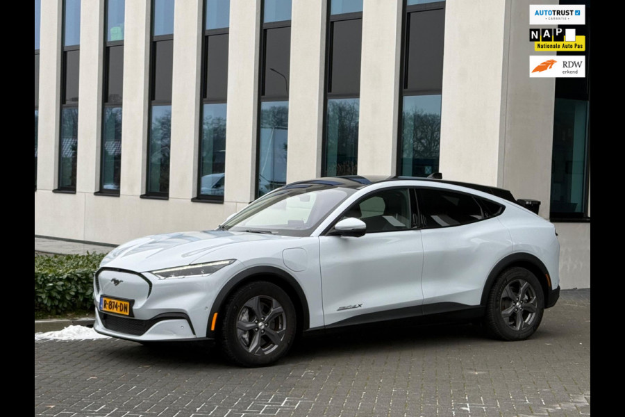 Ford Mustang Mach-E Extended 290 pk RWD 98 kWh, panoramadak, leder vele opties, parelmoer wit, 1 e eigenaar, NL auto met nap