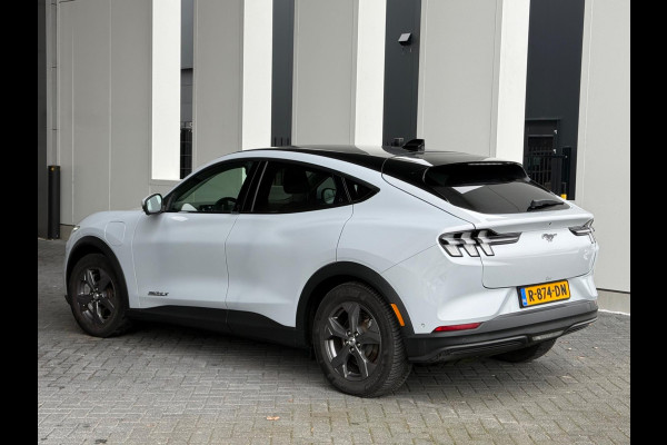 Ford Mustang Mach-E Extended 290 pk RWD 98 kWh, panoramadak, leder vele opties, parelmoer wit, 1 e eigenaar, NL auto met nap