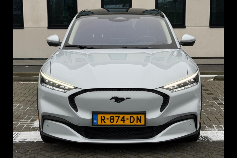 Ford Mustang Mach-E Extended 290 pk RWD 98 kWh, panoramadak, leder vele opties, parelmoer wit, 1 e eigenaar, NL auto met nap