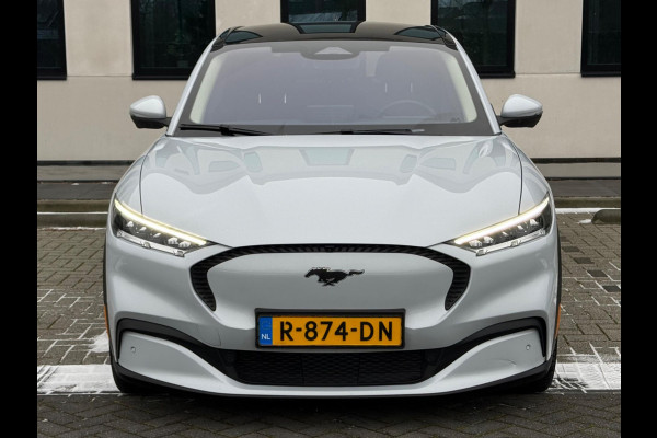 Ford Mustang Mach-E Extended 290 pk RWD 98 kWh, panoramadak, leder vele opties, parelmoer wit, 1 e eigenaar, NL auto met nap