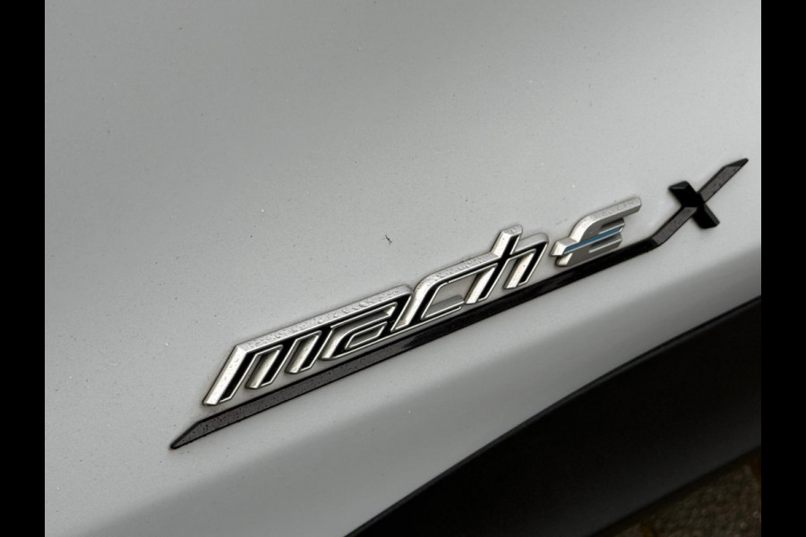 Ford Mustang Mach-E Extended 290 pk RWD 98 kWh, panoramadak, leder vele opties, parelmoer wit, 1 e eigenaar, NL auto met nap