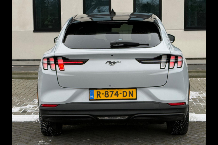 Ford Mustang Mach-E Extended 290 pk RWD 98 kWh, panoramadak, leder vele opties, parelmoer wit, 1 e eigenaar, NL auto met nap