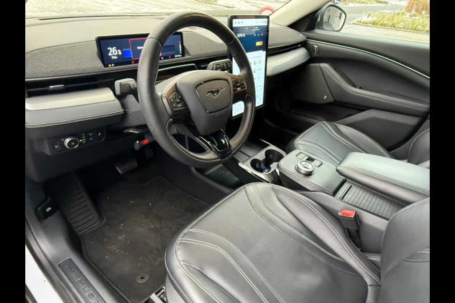 Ford Mustang Mach-E Extended 290 pk RWD 98 kWh, panoramadak, leder vele opties, parelmoer wit, 1 e eigenaar, NL auto met nap