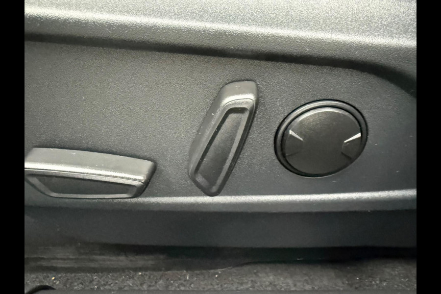 Ford Mustang Mach-E Extended 290 pk RWD 98 kWh, panoramadak, leder vele opties, parelmoer wit, 1 e eigenaar, NL auto met nap