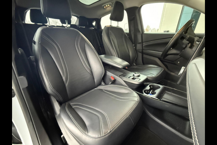 Ford Mustang Mach-E Extended 290 pk RWD 98 kWh, panoramadak, leder vele opties, parelmoer wit, 1 e eigenaar, NL auto met nap