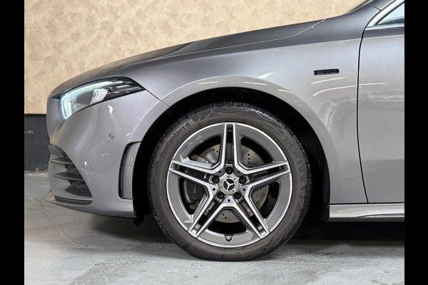 Mercedes-Benz A-Klasse 250 e Business Solution AMG Limited | Pano | Keyless | Sfeerverlichting | DAB