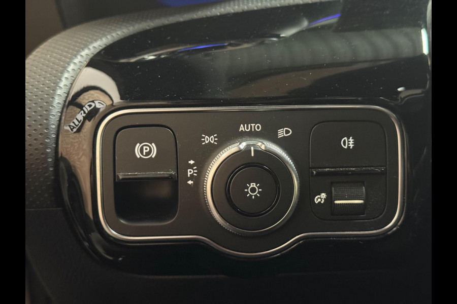 Mercedes-Benz A-Klasse 250 e Business Solution AMG Limited | Pano | Keyless | Sfeerverlichting | DAB