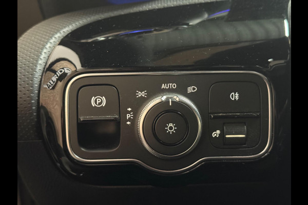 Mercedes-Benz A-Klasse 250 e Business Solution AMG Limited | Pano | Keyless | Sfeerverlichting | DAB