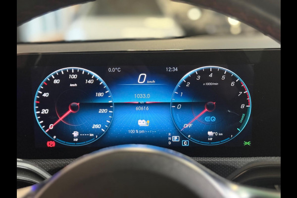 Mercedes-Benz A-Klasse 250 e Business Solution AMG Limited | Pano | Keyless | Sfeerverlichting | DAB