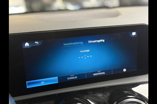Mercedes-Benz A-Klasse 250 e Business Solution AMG Limited | Pano | Keyless | Sfeerverlichting | DAB