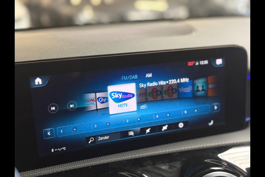 Mercedes-Benz A-Klasse 250 e Business Solution AMG Limited | Pano | Keyless | Sfeerverlichting | DAB