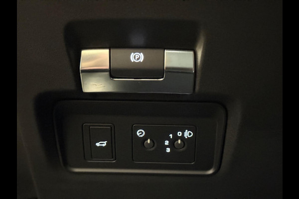 Land Rover Range Rover Evoque 2.0 P200 AWD R-Dynamic HSE | Pano | Leer | Stoel-/Stuur-verwarming | Camera | Carplay