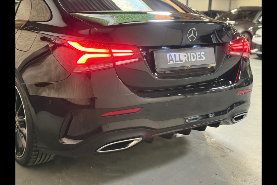 Mercedes-Benz A-Klasse 200 Business Solution AMG | Pano | 19 inch | Camera | Sfeerverlichting | Burmester