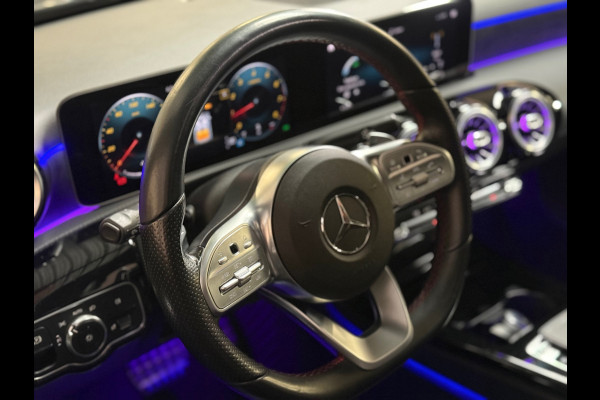 Mercedes-Benz A-Klasse 200 Business Solution AMG | Pano | 19 inch | Camera | Sfeerverlichting | Burmester