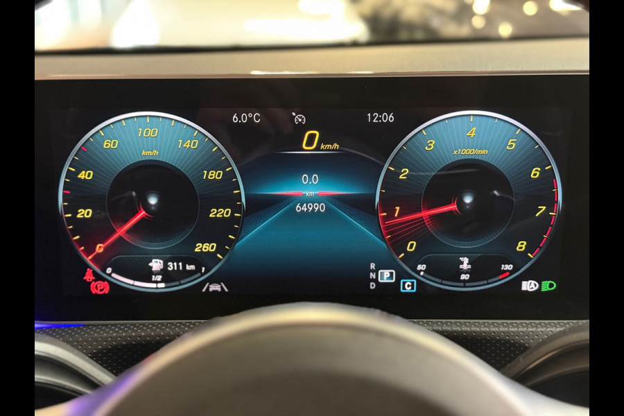 Mercedes-Benz A-Klasse 200 Business Solution AMG | Pano | 19 inch | Camera | Sfeerverlichting | Burmester