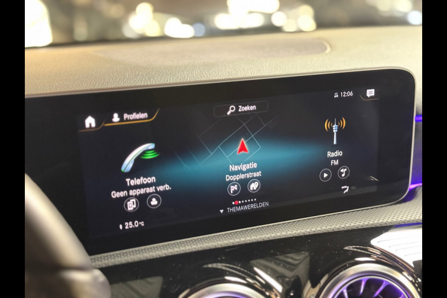 Mercedes-Benz A-Klasse 200 Business Solution AMG | Pano | 19 inch | Camera | Sfeerverlichting | Burmester