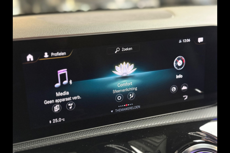 Mercedes-Benz A-Klasse 200 Business Solution AMG | Pano | 19 inch | Camera | Sfeerverlichting | Burmester