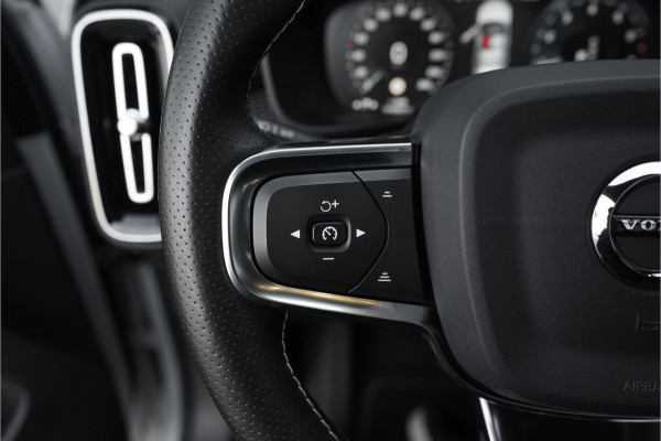 Volvo XC40 1.5 T3 R-Design Automaat Pano Camera Trekhaak