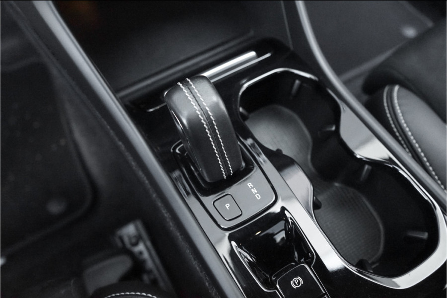 Volvo XC40 1.5 T3 R-Design Automaat Pano Camera Trekhaak