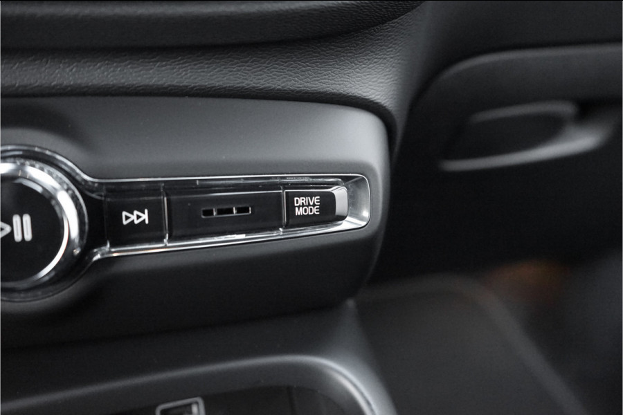 Volvo XC40 1.5 T3 R-Design Automaat Pano Camera Trekhaak