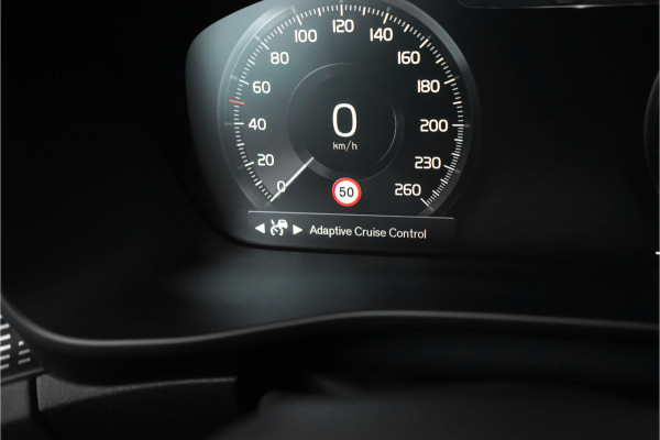 Volvo XC40 1.5 T3 R-Design Automaat Pano Camera Trekhaak