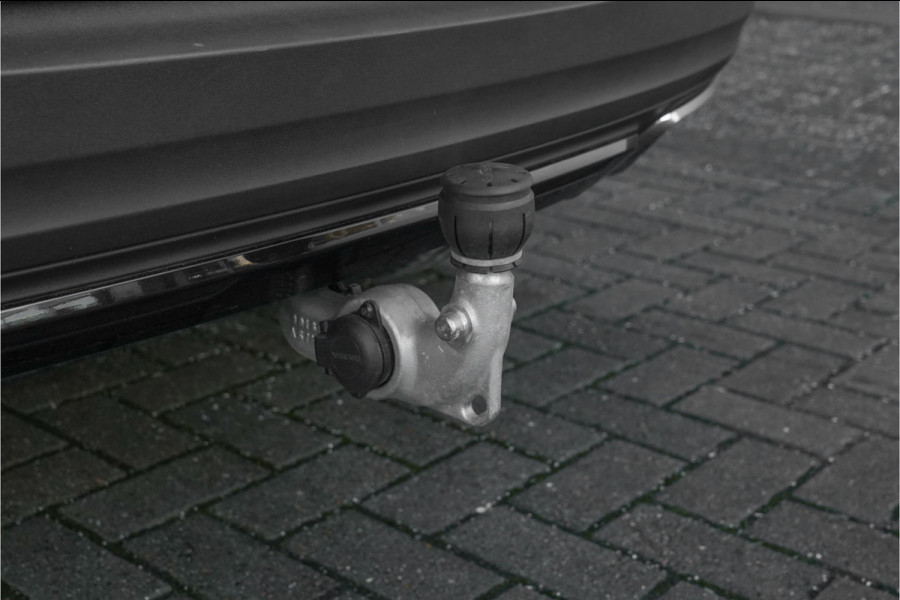 Volvo XC40 1.5 T3 R-Design Automaat Pano Camera Trekhaak