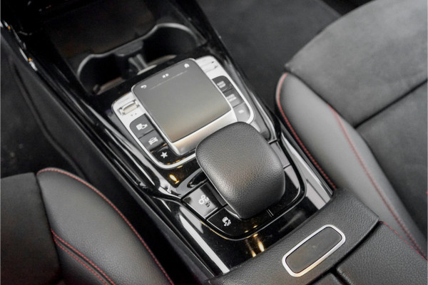 Mercedes-Benz A-Klasse AMG 35 4MATIC Limousine Night Burmester HUD Stoelverw