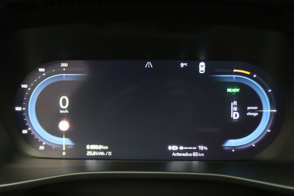 Volvo XC40 Recharge P8 AWD R-Design Two-Tone, Panoramadak, Apple Carplay, Pilot Assist, Trekhaak, 20"