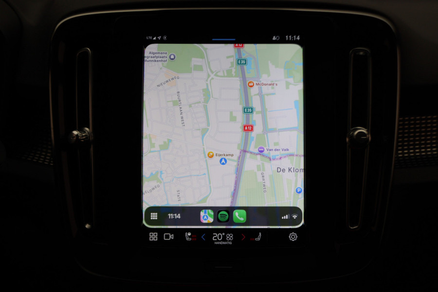 Volvo XC40 Recharge P8 AWD R-Design Two-Tone, Panoramadak, Apple Carplay, Pilot Assist, Trekhaak, 20"