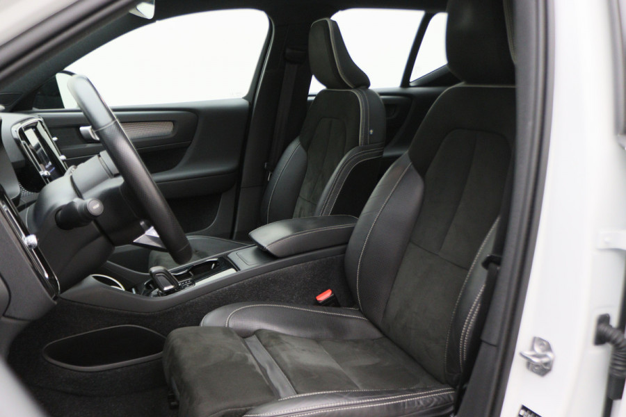 Volvo XC40 Recharge P8 AWD R-Design Two-Tone, Panoramadak, Apple Carplay, Pilot Assist, Trekhaak, 20"