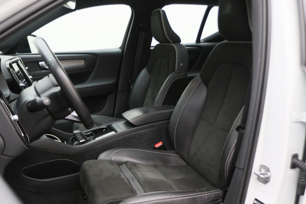 Volvo XC40 Recharge P8 AWD R-Design Two-Tone, Panoramadak, Apple Carplay, Pilot Assist, Trekhaak, 20"
